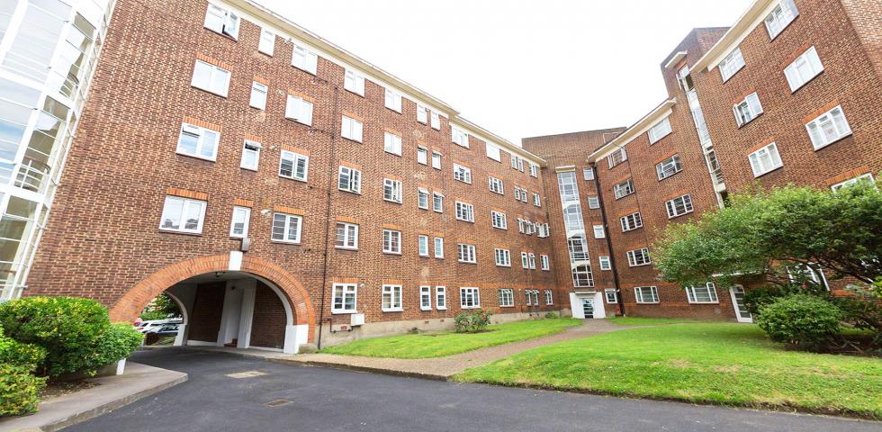 			2 Bedroom, 1 bath, 1 reception Flat			 West End Lane, WEST HAMPSTEAD